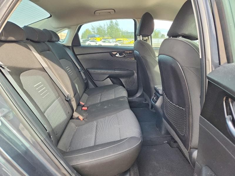 2021 KIA FORTE EX 10