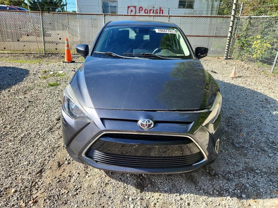 2017 TOYOTA YARIS IA BASE 5