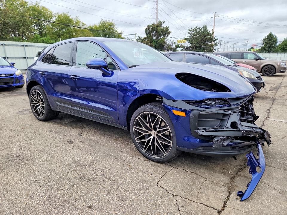 2026 PORSCHE MACAN BASE 4