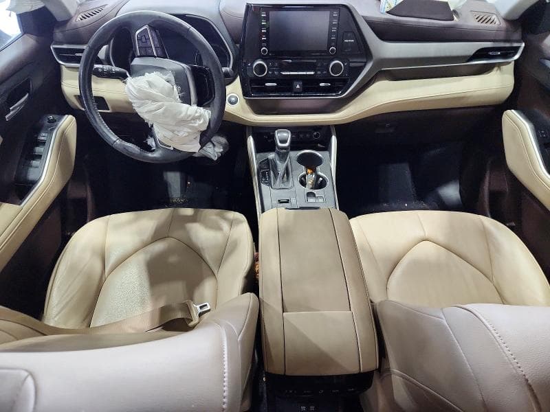 2020 TOYOTA HIGHLANDER XLE 8