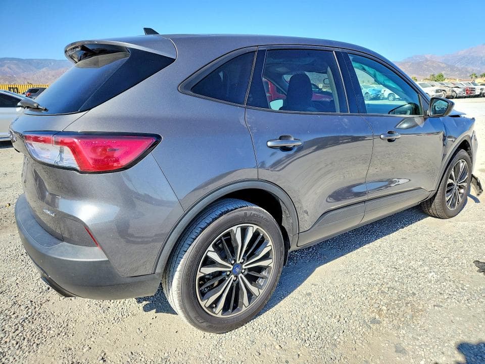 2022 FORD ESCAPE SE 3