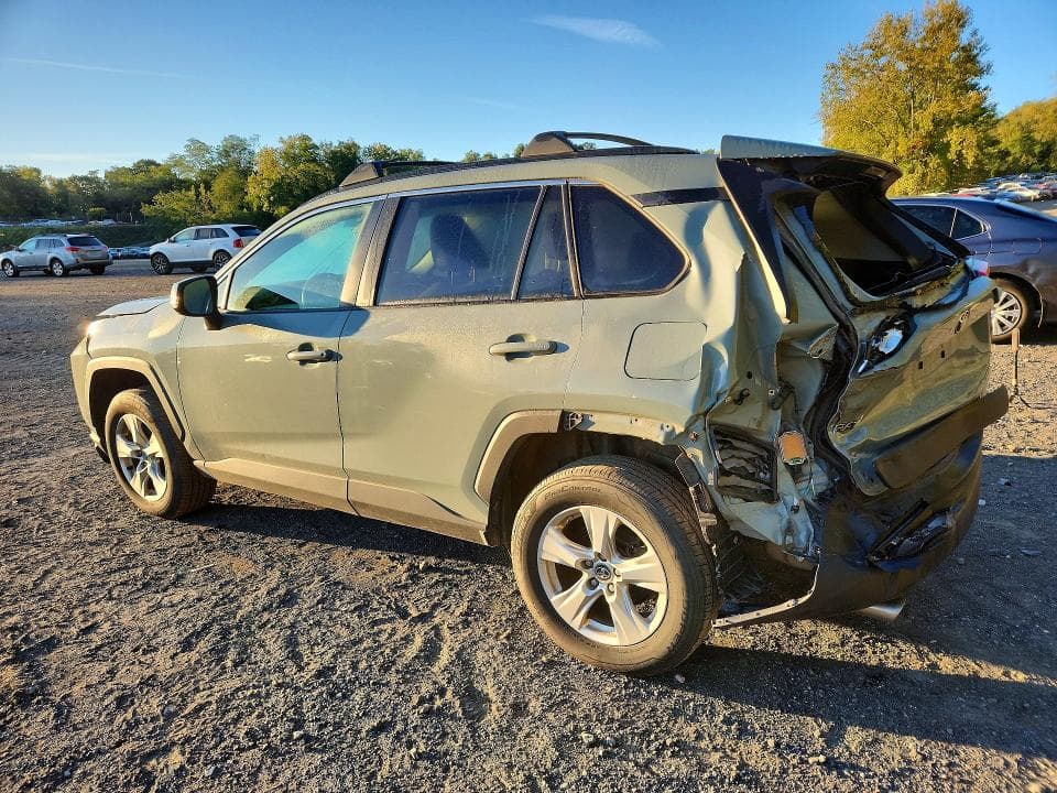 2019 TOYOTA RAV4 XLE 2