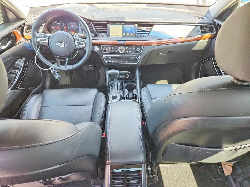 2017 KIA CADENZA PREMIUM 8