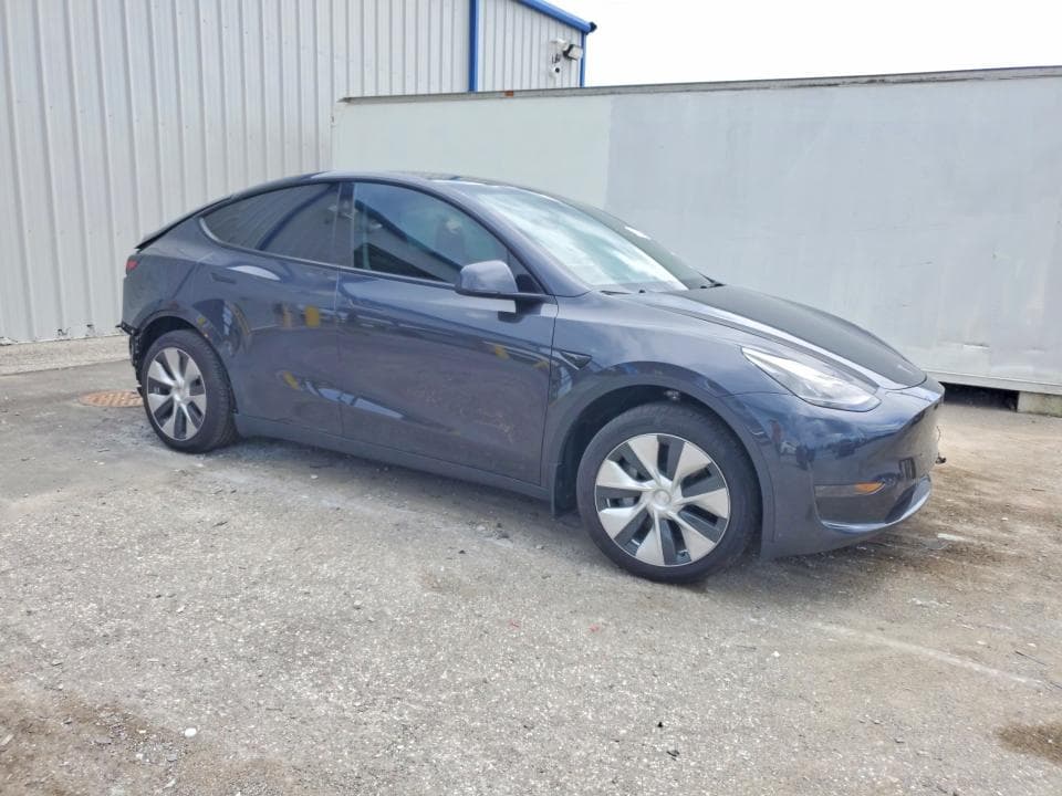 2024 TESLA MODEL Y 4
