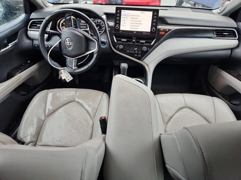 2021 TOYOTA CAMRY XLE 8