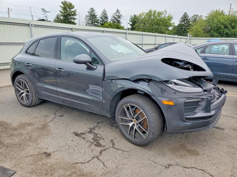 2026 PORSCHE MACAN BASE 4