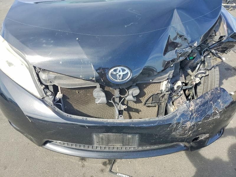 2017 TOYOTA SIENNA XLE PREMIUM 8-PASSENGER 12