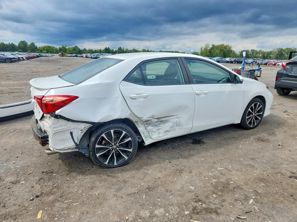 2017 TOYOTA COROLLA SE 3