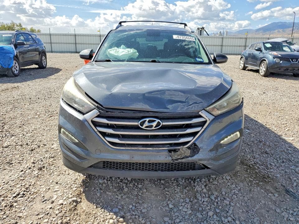 2017 HYUNDAI TUCSON SE 5