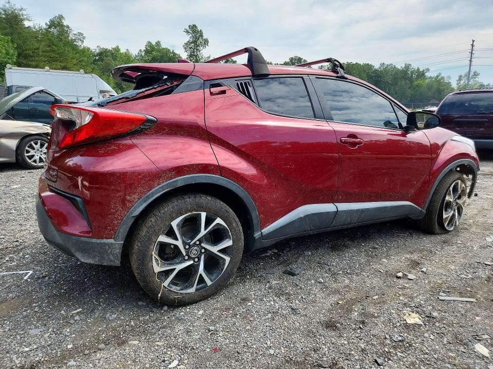 2018 TOYOTA C-HR XLE 3