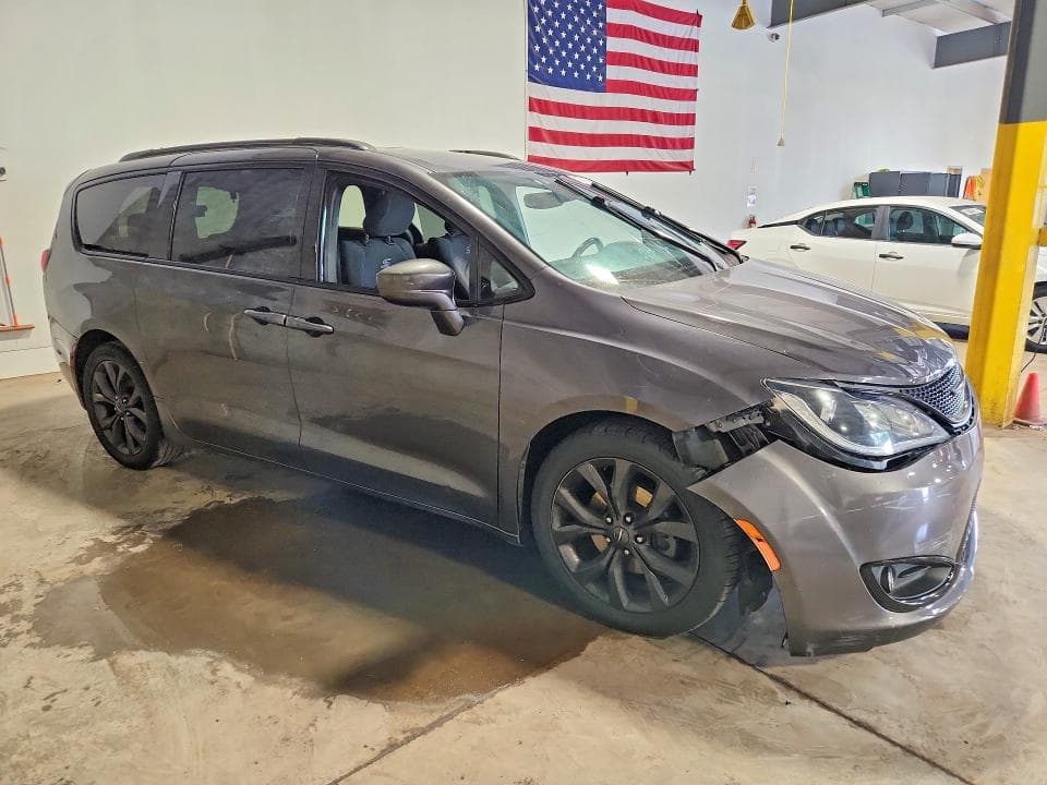 2019 CHRYSLER PACIFICA TOURING PLUS 4