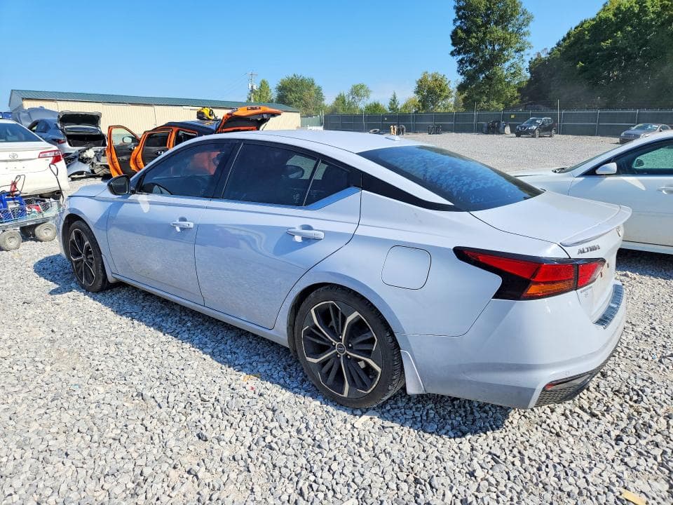 2023 NISSAN ALTIMA SR 2