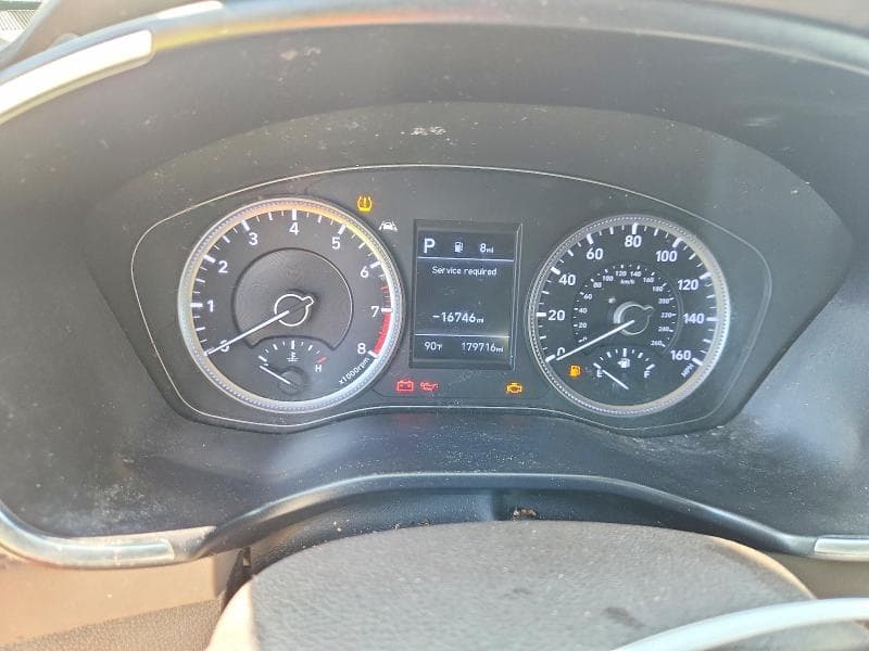 2019 HYUNDAI SANTA FE SE 9