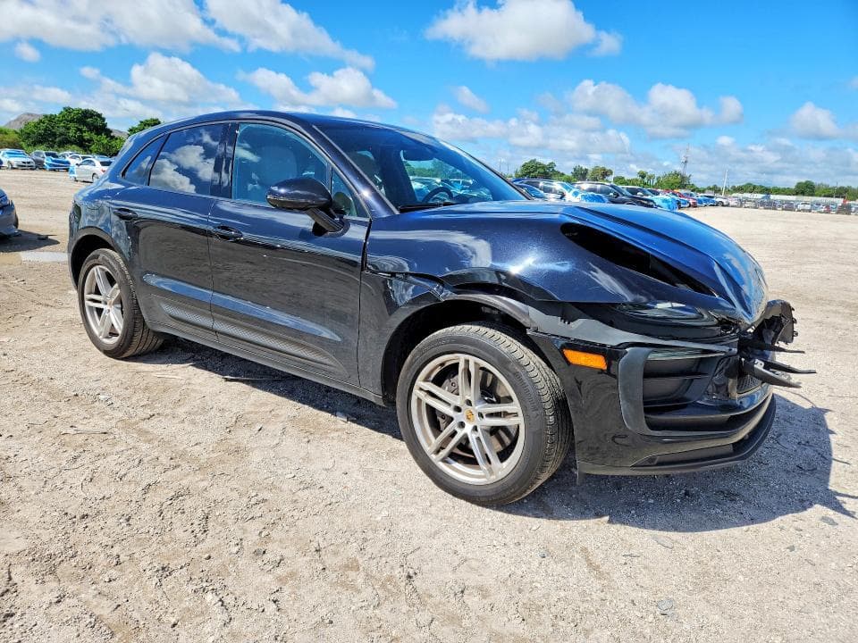 2022 PORSCHE MACAN 4