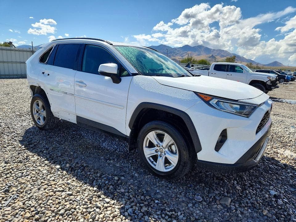 2021 TOYOTA RAV4 XLE 4