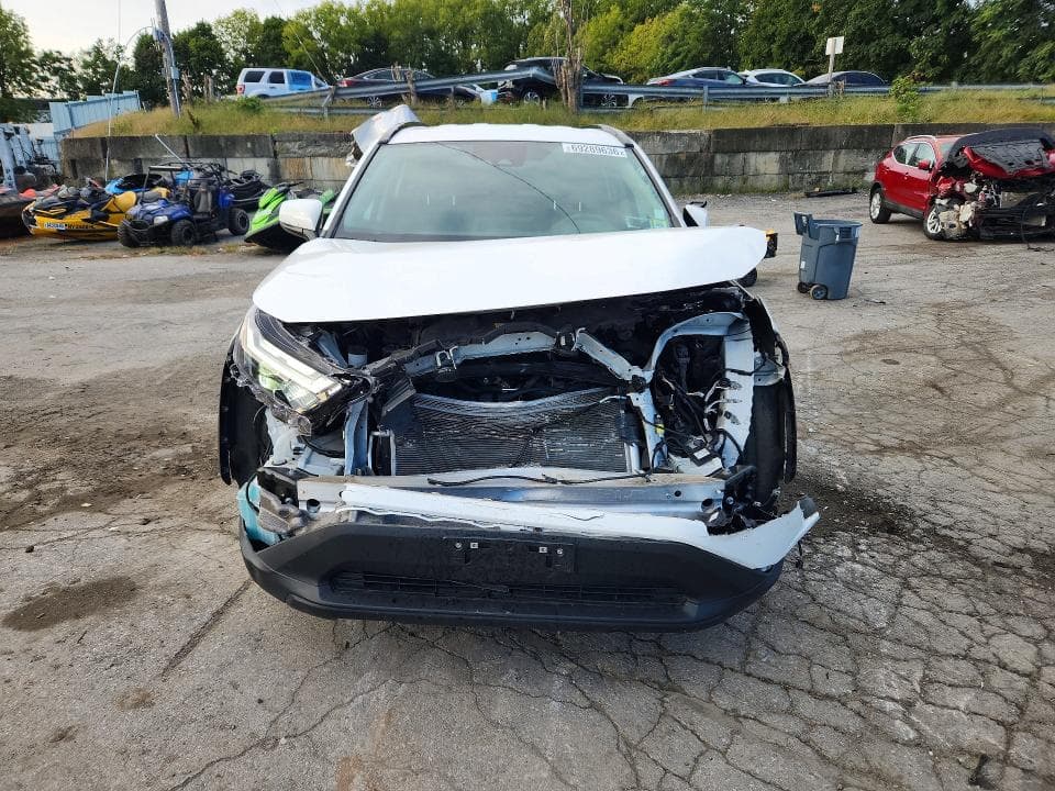 2023 TOYOTA RAV4 XLE 5