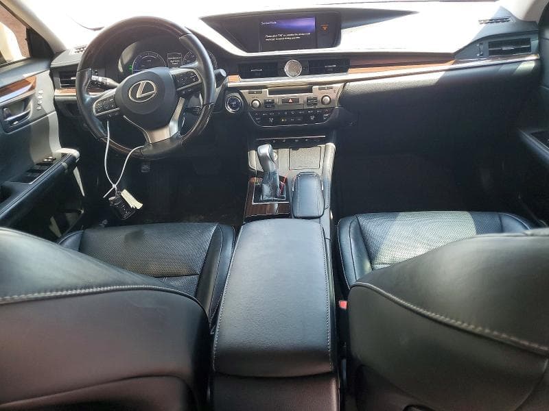 2017 LEXUS ES 300H 8