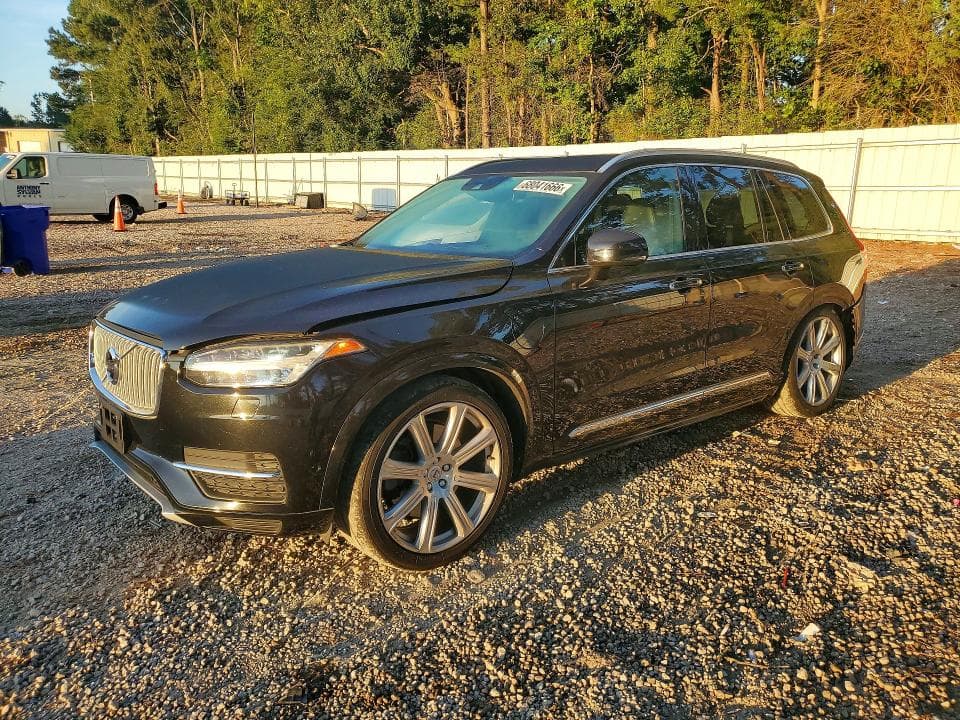 2017 VOLVO XC90 T8