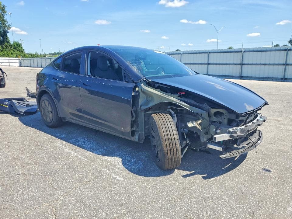 2026 TESLA MODEL Y 4