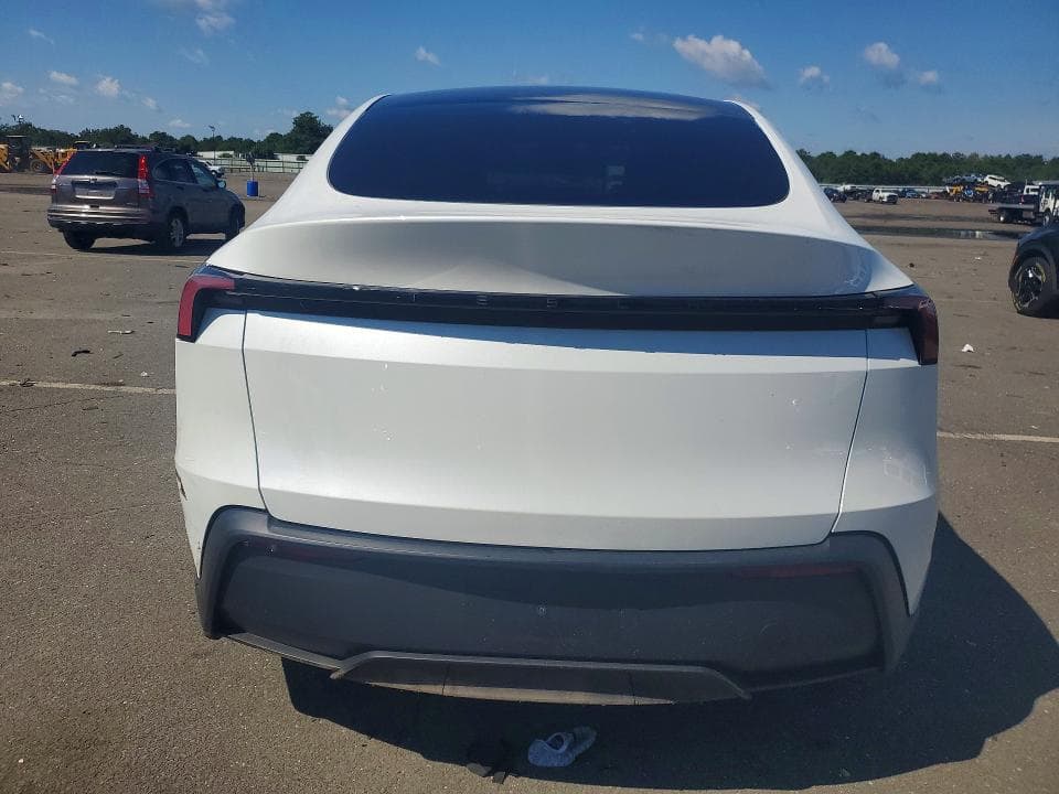2026 TESLA MODEL Y 6