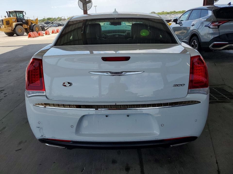 2019 CHRYSLER 300 LIMITED 6