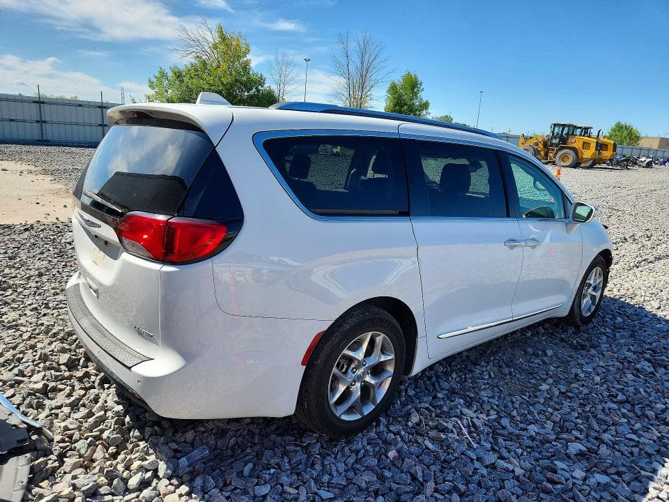 2018 CHRYSLER PACIFICA LIMITED 3