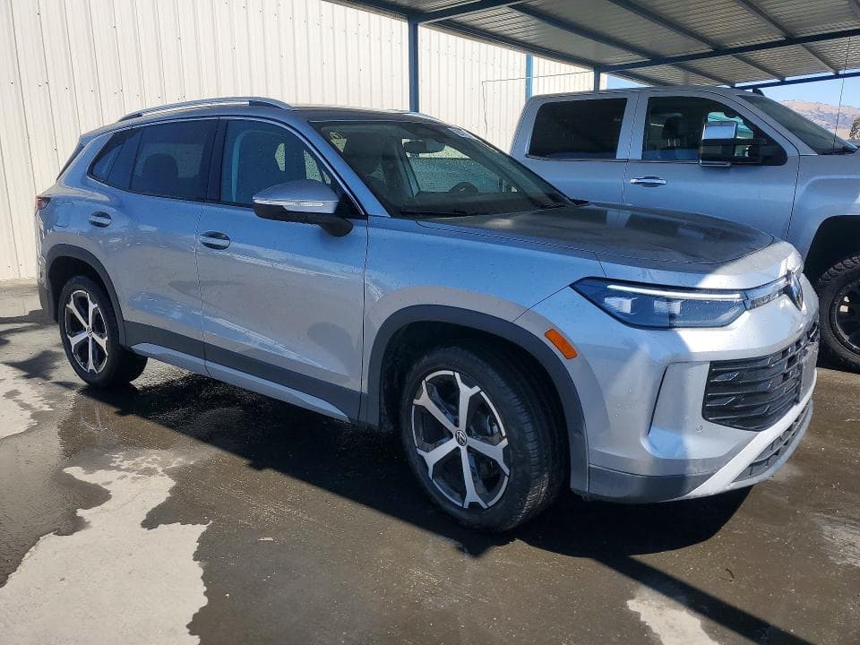 2026 VOLKSWAGEN TIGUAN SE 4