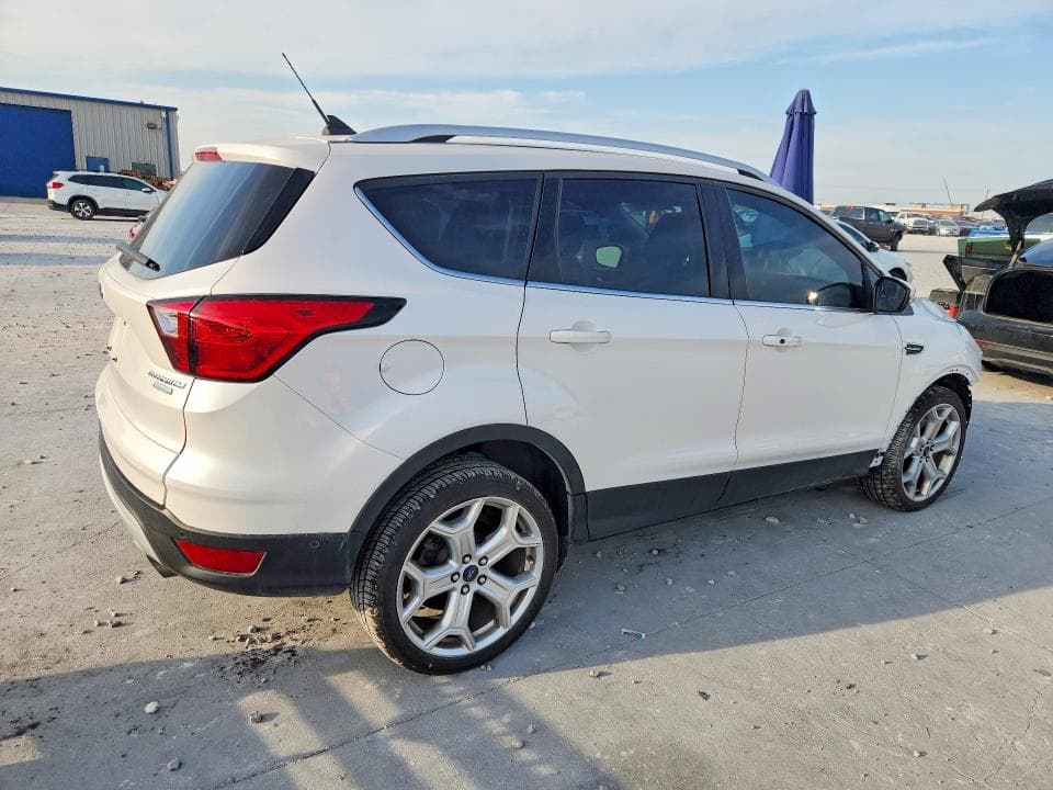 2019 FORD ESCAPE TITANIUM 3