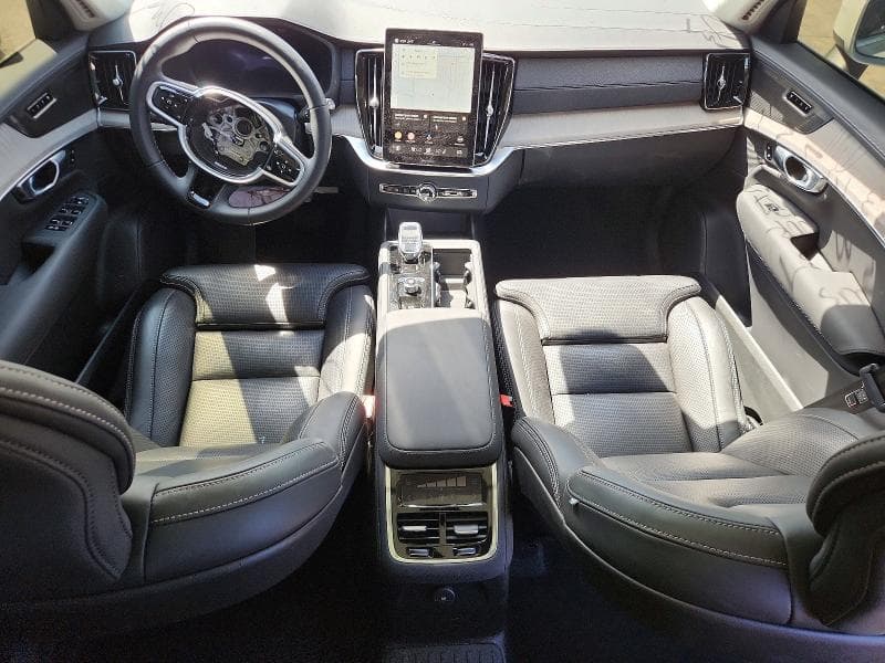 2025 VOLVO XC90 ULTRA 8
