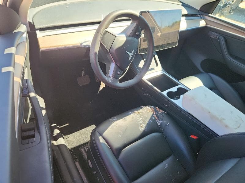 2025 TESLA MODEL Y 8