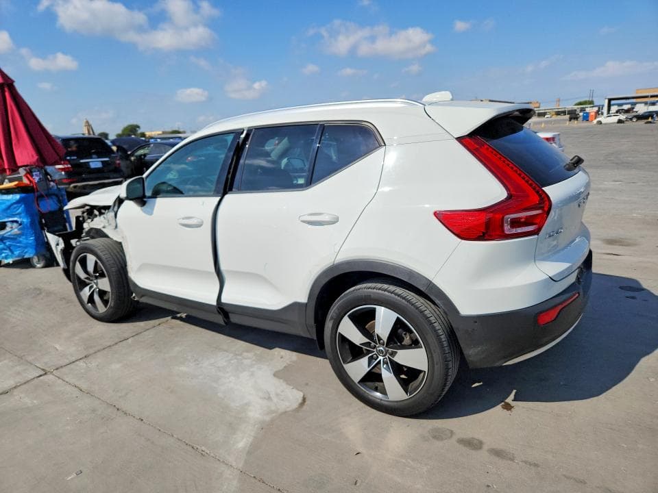 2019 VOLVO XC40 T5 MOMENTUM 2