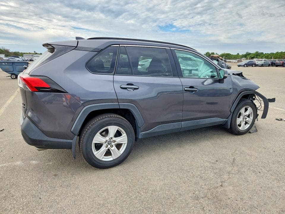 2019 TOYOTA RAV4 XLE 3