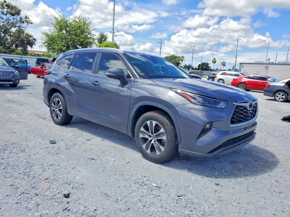 2023 TOYOTA HIGHLANDER XLE 4