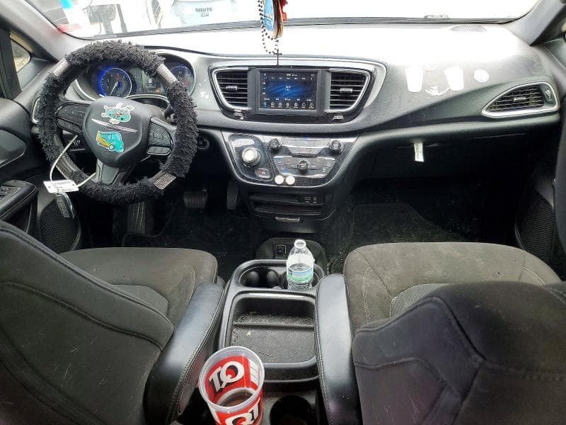 2020 CHRYSLER PACIFICA TOURING 8