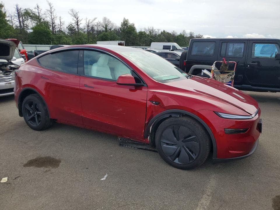 2026 TESLA MODEL Y 4