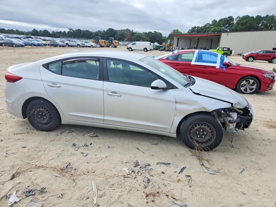 2017 HYUNDAI ELANTRA SE 4