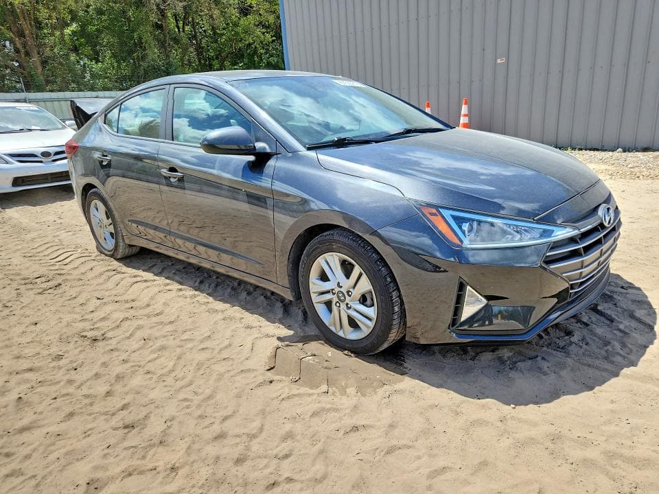 2020 HYUNDAI ELANTRA SEL 4