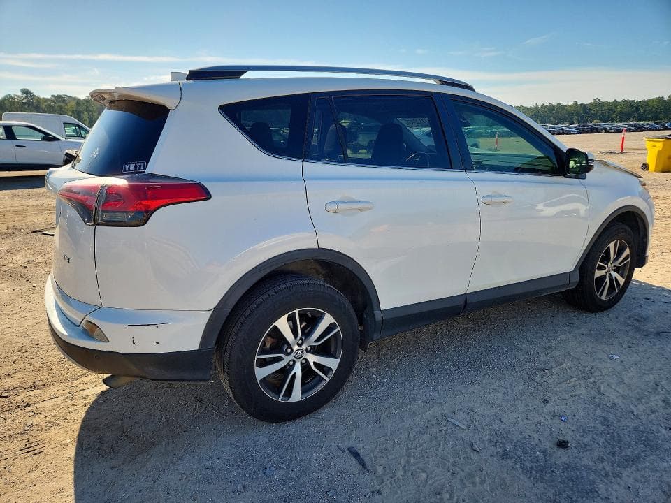 2018 TOYOTA RAV4 XLE 3