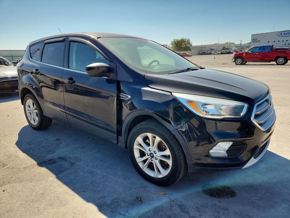 2017 FORD ESCAPE SE 4