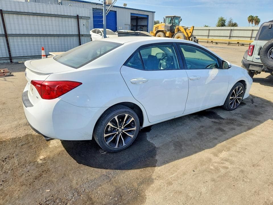 2017 TOYOTA COROLLA SE 3