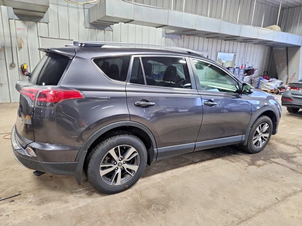 2018 TOYOTA RAV4 XLE 3