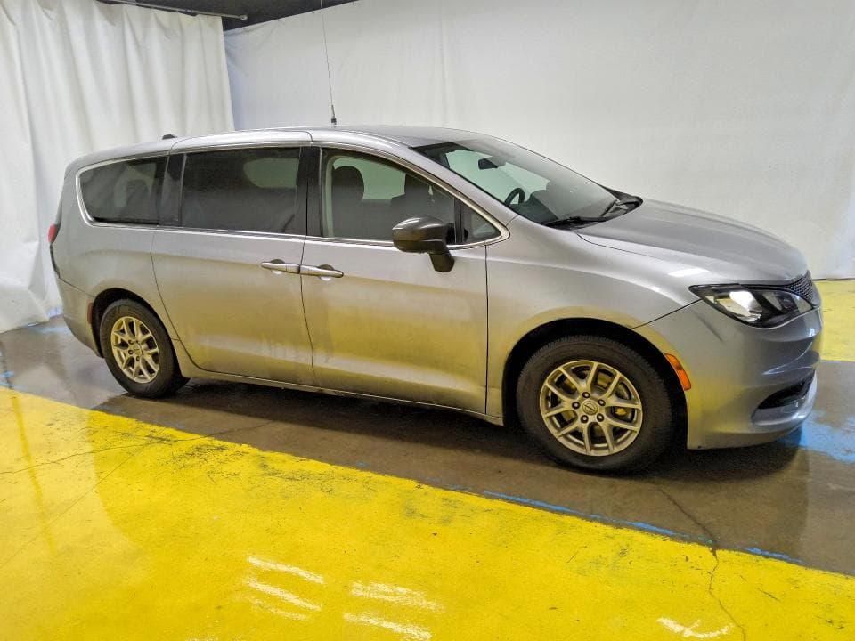 2021 CHRYSLER VOYAGER LX 4