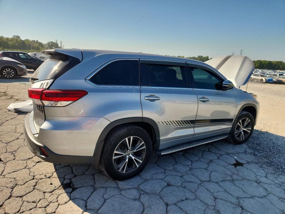 2017 TOYOTA HIGHLANDER LE 3