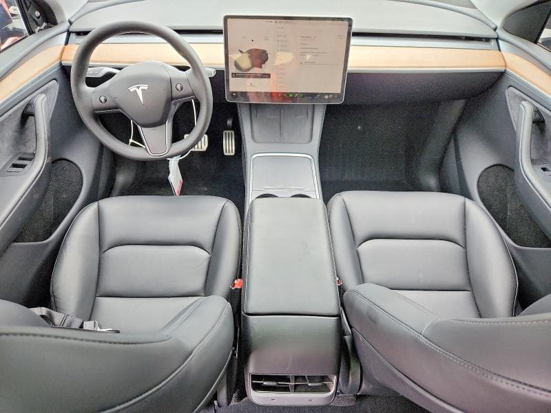 2024 TESLA MODEL Y 8