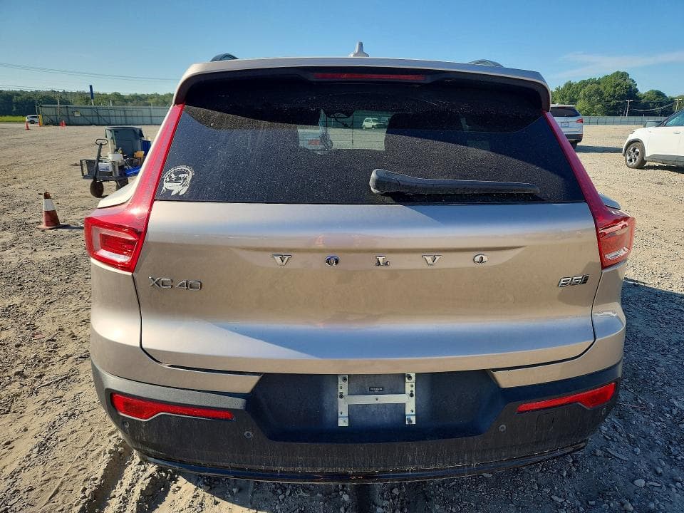 2024 VOLVO XC40 PLUS 6