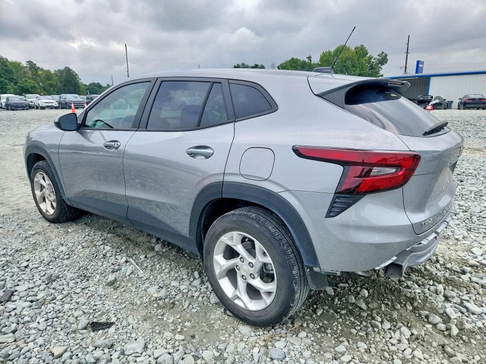 2025 CHEVROLET TRAX LS 2