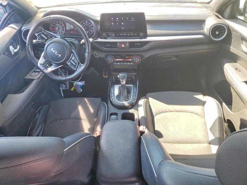 2023 KIA FORTE GT LINE 8