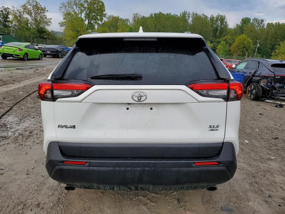 2025 TOYOTA RAV4 XLE 6