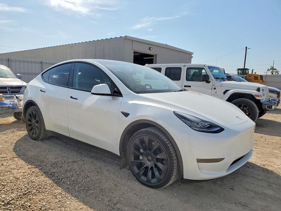2023 TESLA MODEL Y 4