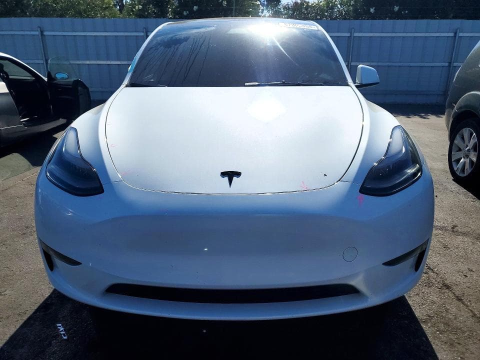 2024 TESLA MODEL Y 5